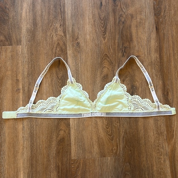Victoria’s Secret Lace Bralette in mint colour - Picture 4 of 5